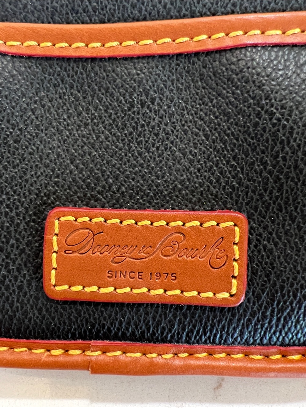 Dooney & Bourke Black Pebbled Leather Wristlet Brown Trim Gold Hardware - Picture 4 of 8